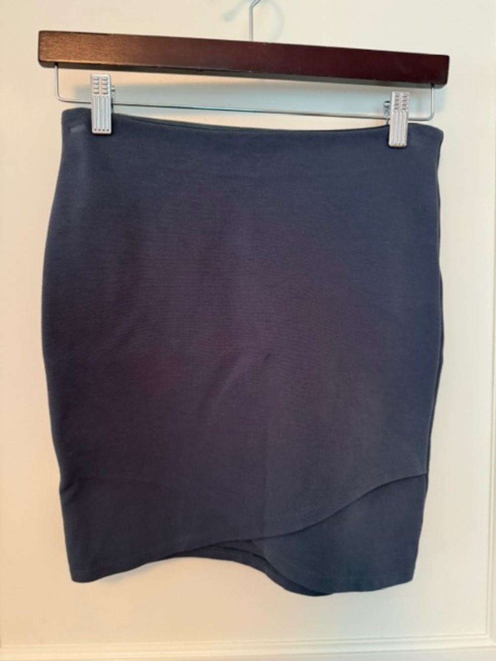 SUNDAY BEST Aritzia Dark Gray Tulip Wrap Knit Mini Skirt S EUC
